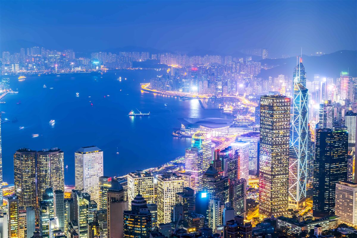 Carta da parati L'ipnotico paesaggio notturno di hong kong