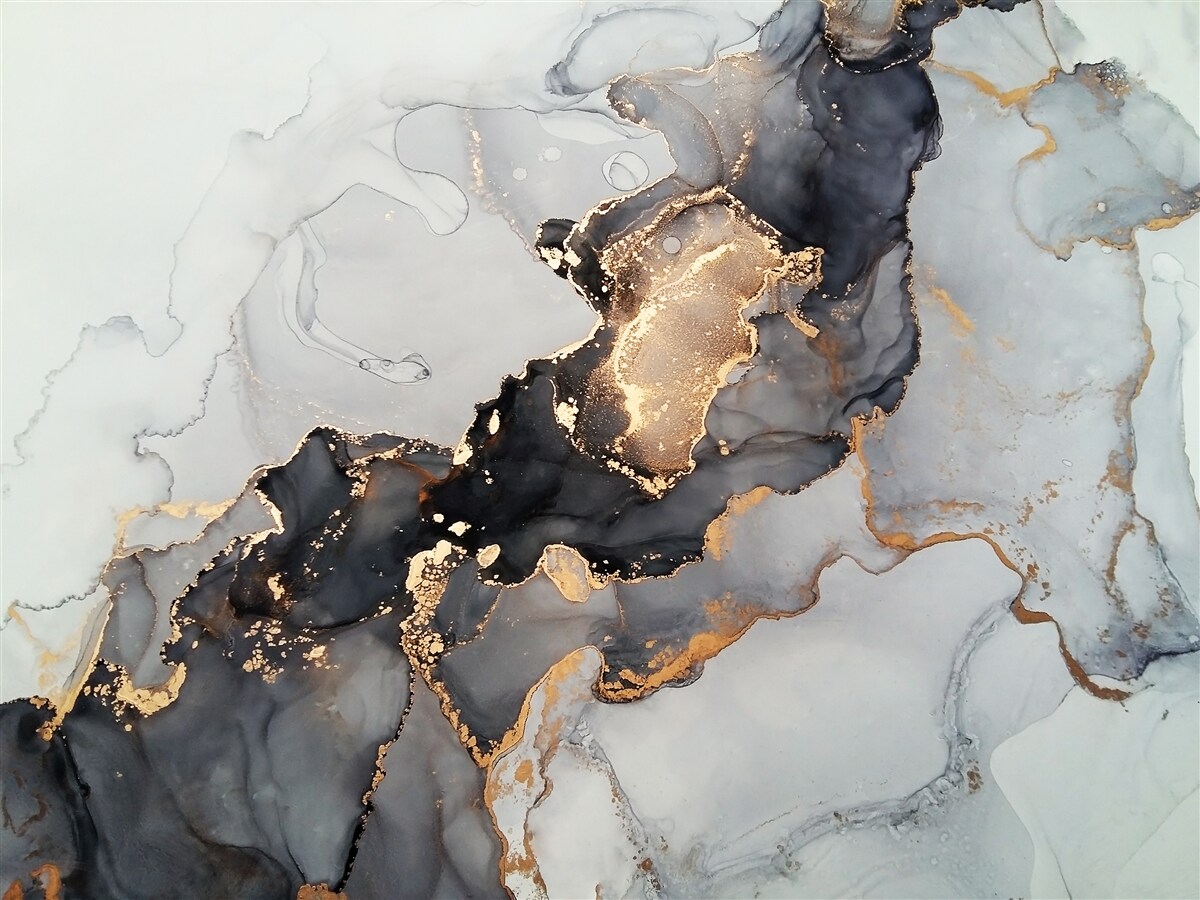 Carta da parati marmo con transizione cromatica grigio-oro