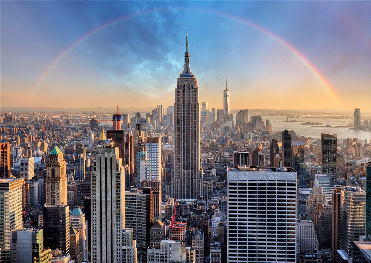 Carta da parati new york sotto l'arcobaleno