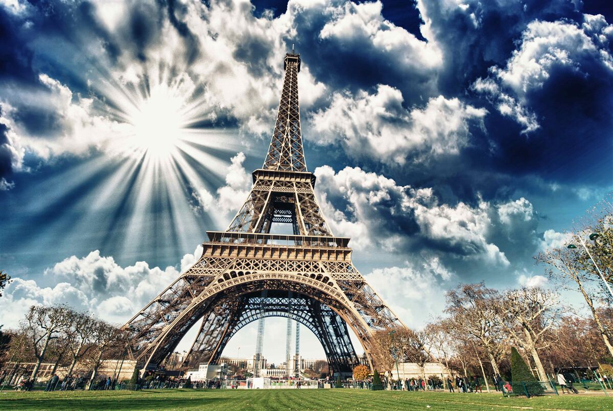 Carta da parati sole sulla torre eiffel