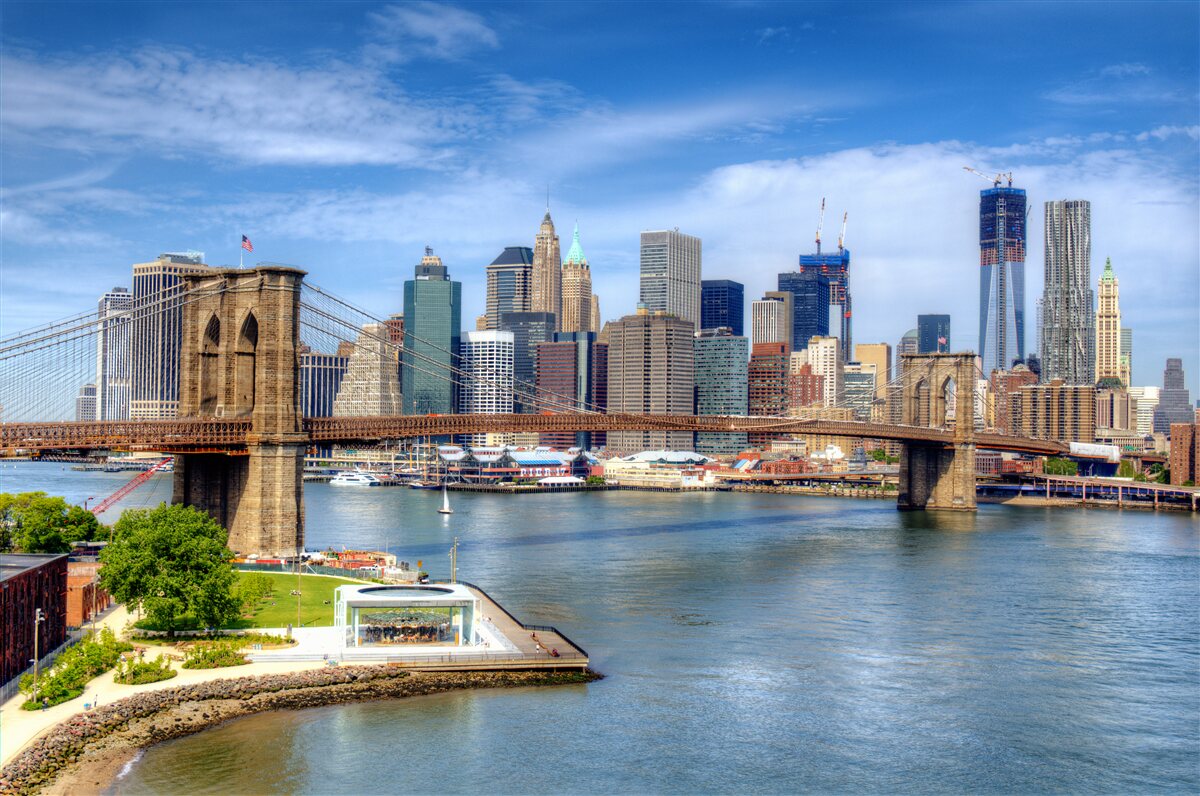 Carta da parati Ponte di Brooklyn, costruito in pietra e grattacieli della città