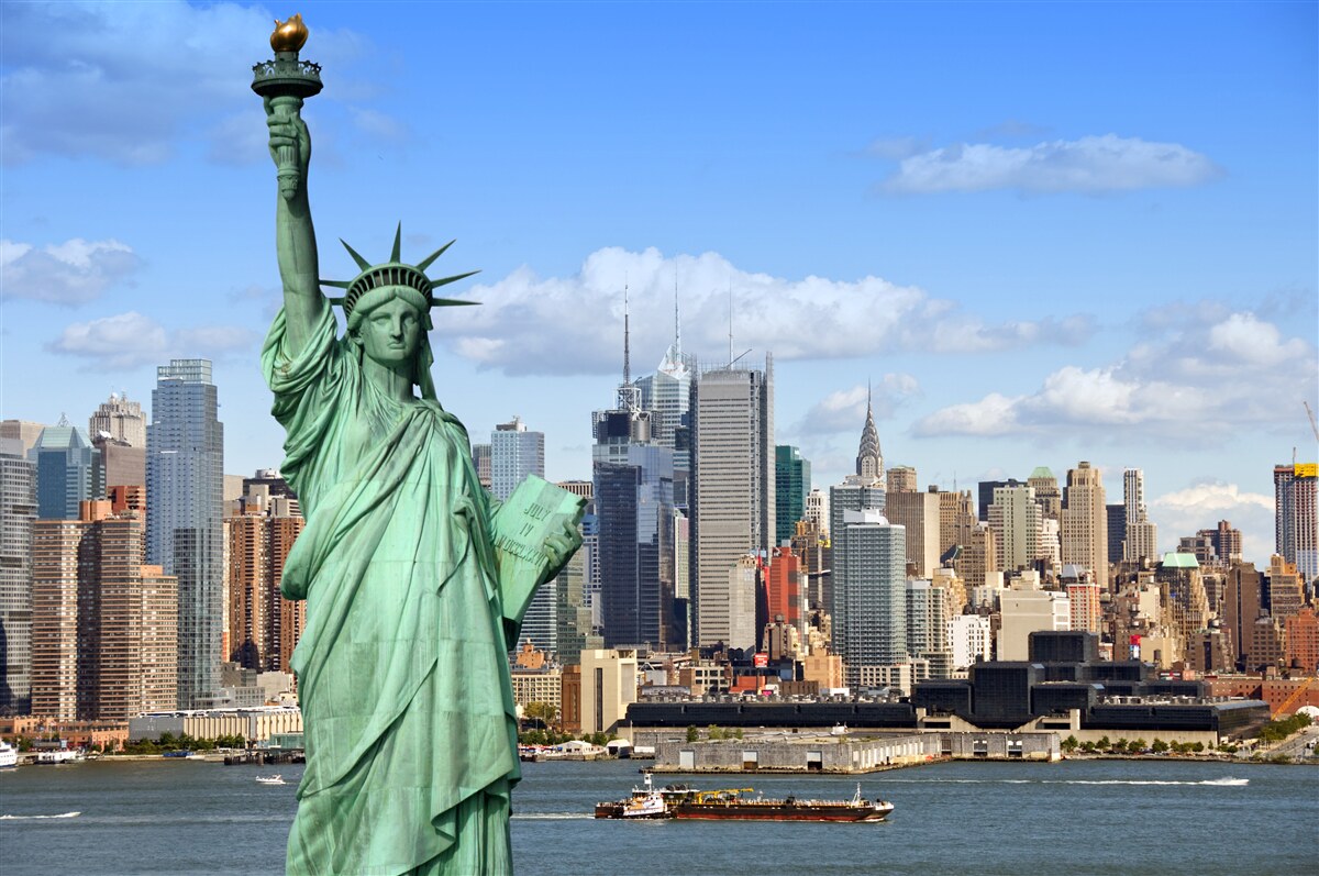 Carta da parati statua della libertà sullo sfondo di new york