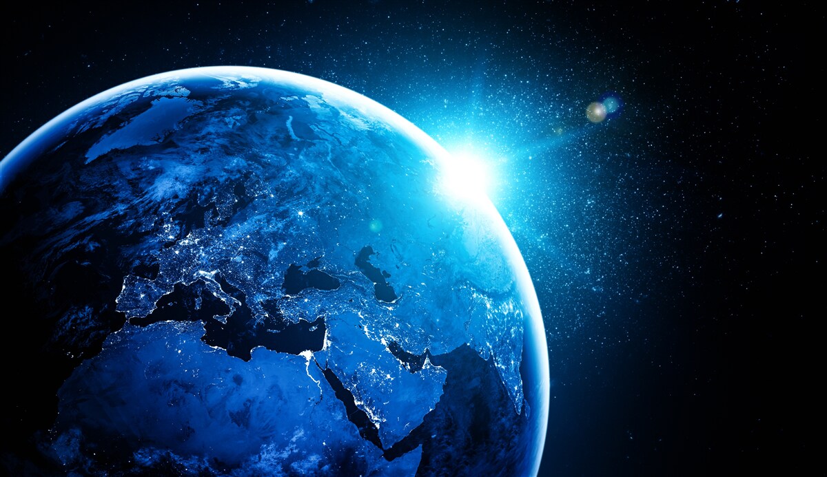 Carta da parati un'alba fredda avvolgeva la terra