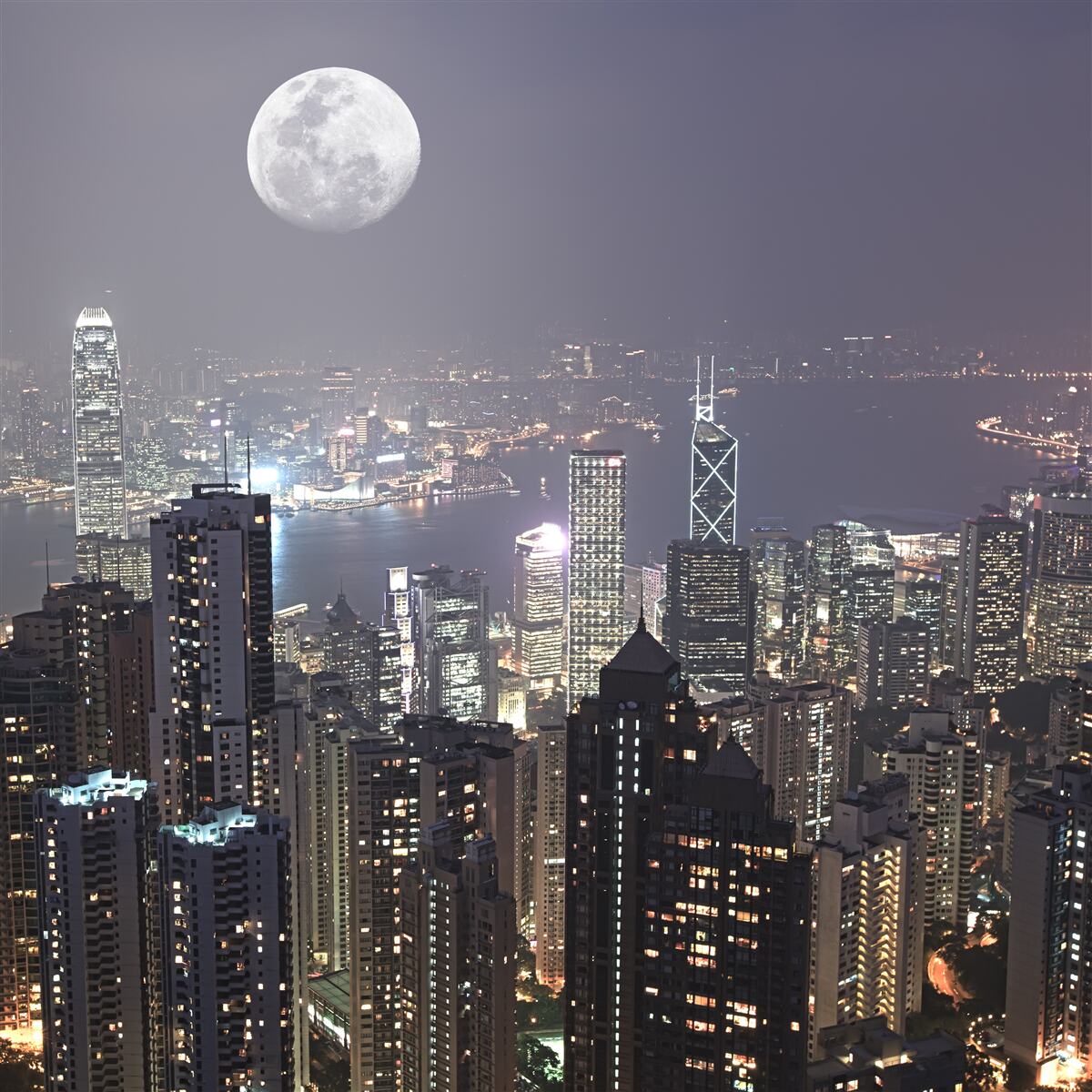 Carta da parati La luna di mezzanotte si staglia su hong kong