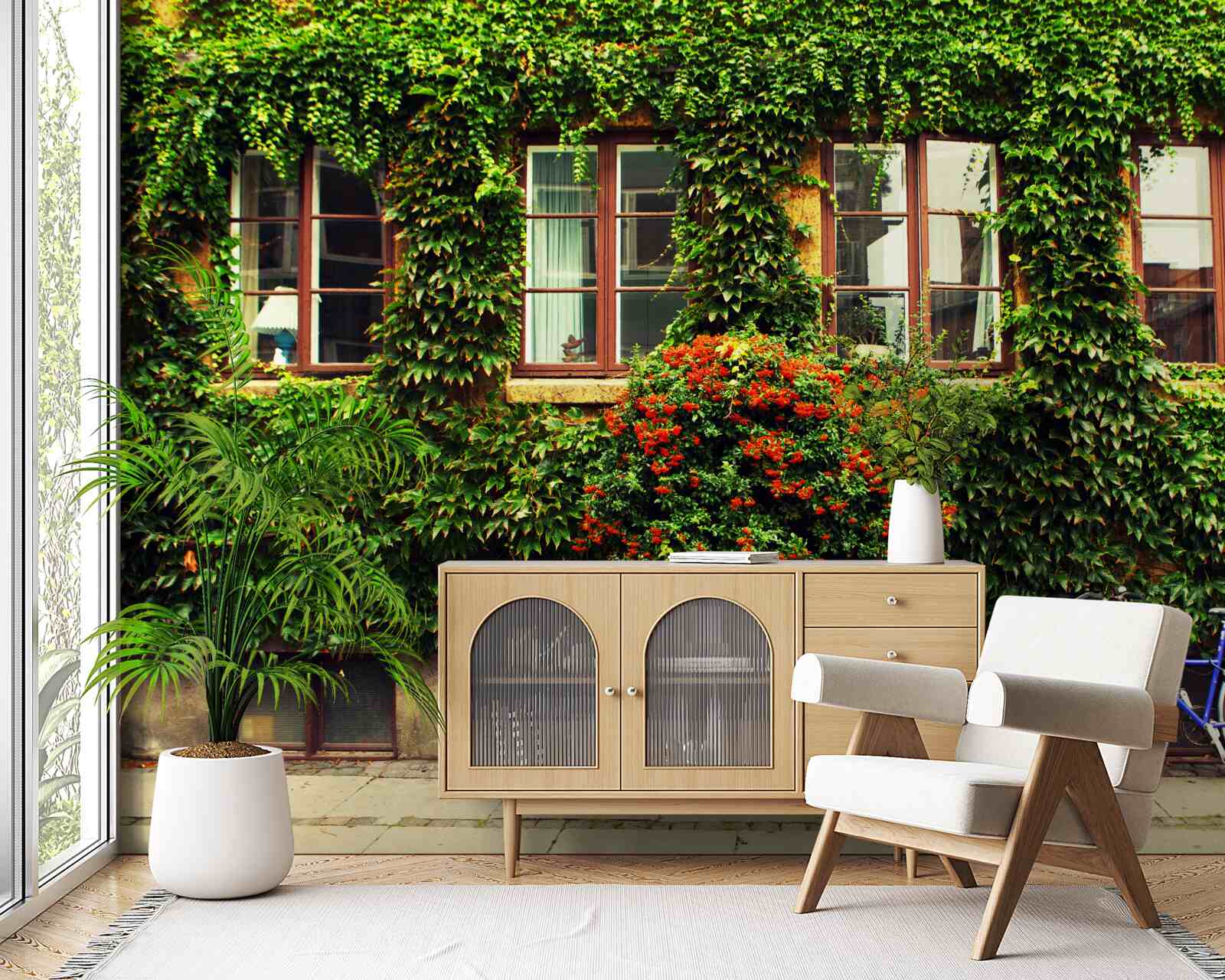 Carta da parati casa invasa dall'edera a causa della vecchiaia