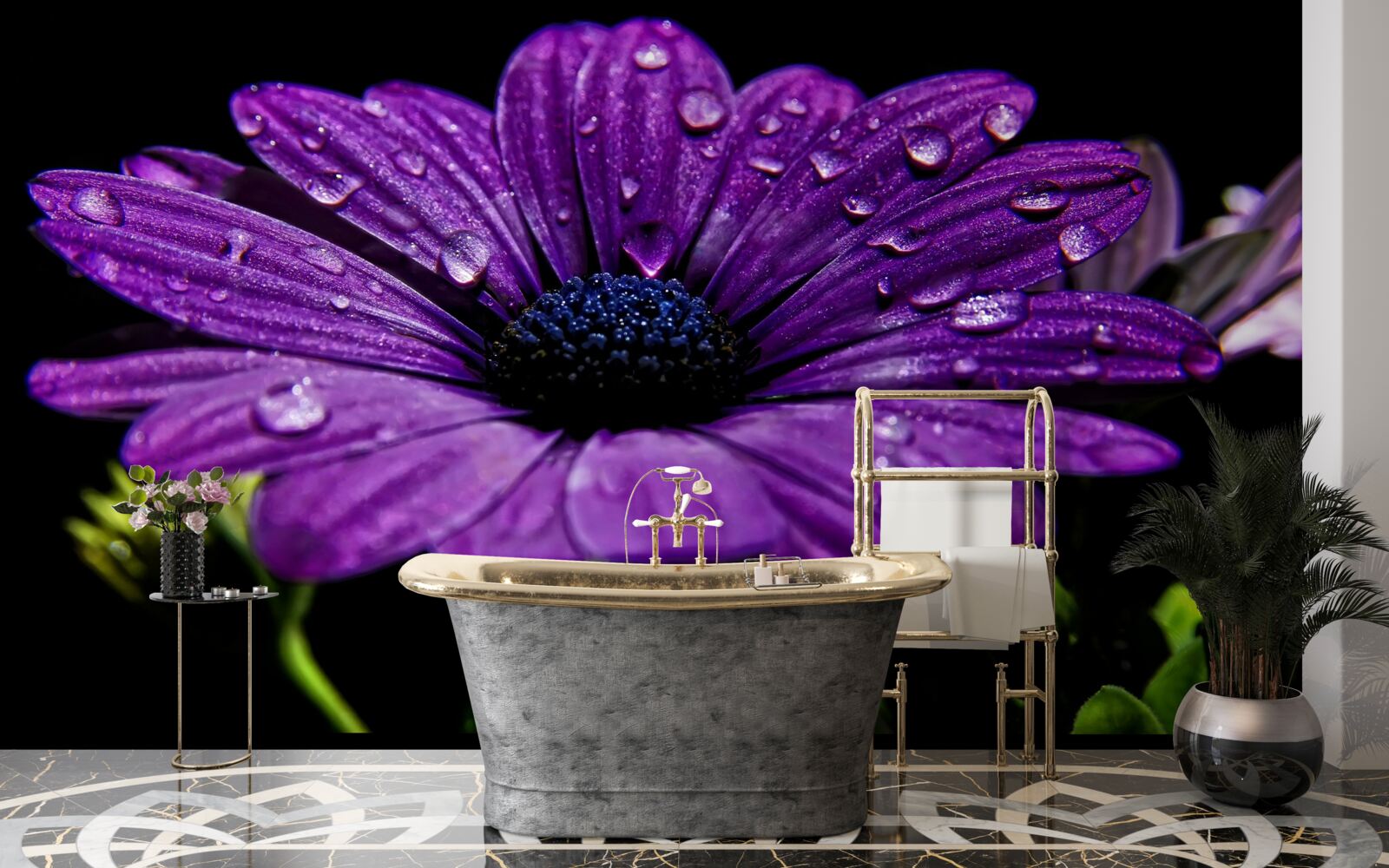 Carta da parati gocce d'acqua su un fiore di gerbera viola