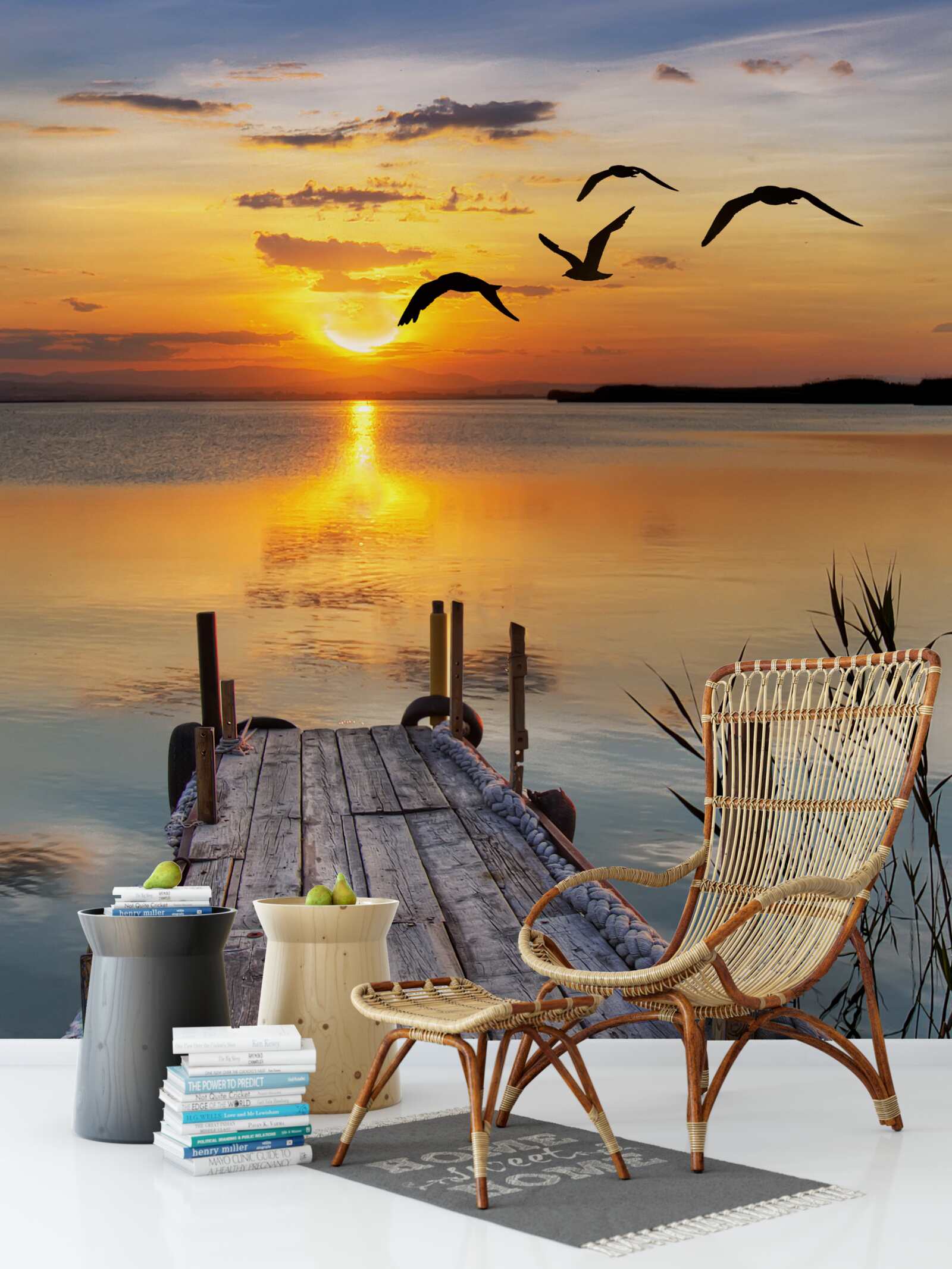 Carta da parati un caldo tramonto su un ponte dove volteggiano i gabbiani