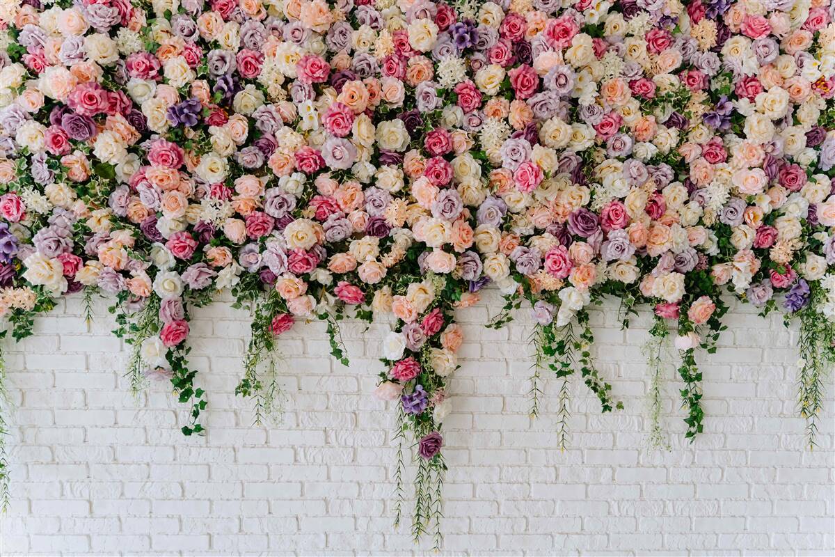 Carta da parati Parete in mattoni decorata con fiori di cespuglio di rose