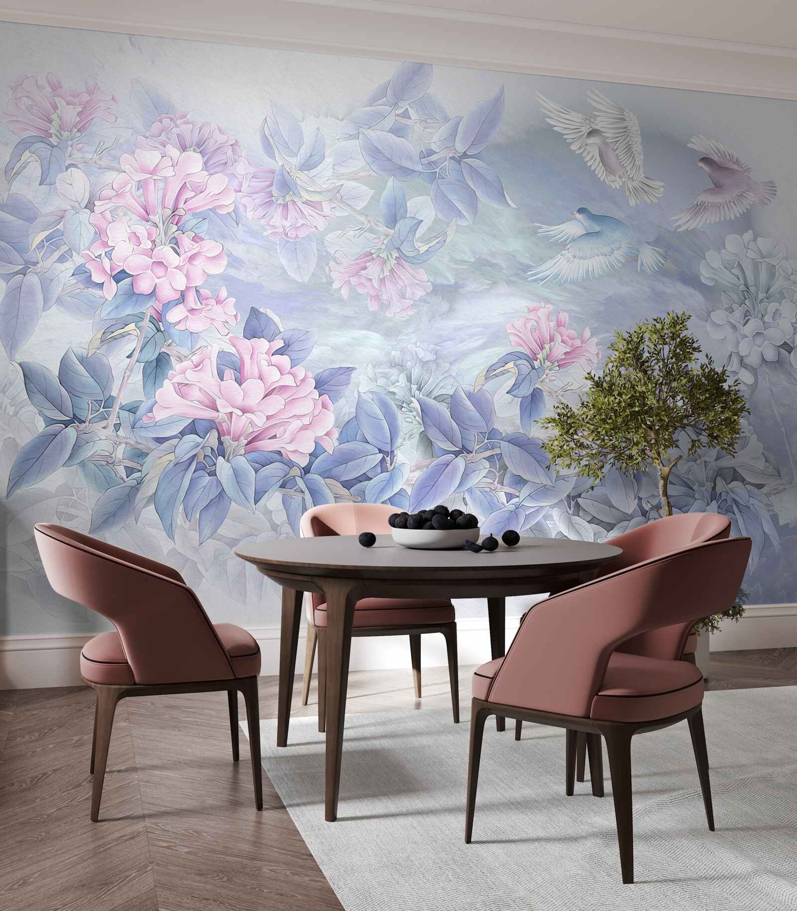 Carta da parati i rami sono blu, sormontati da fiori rosa