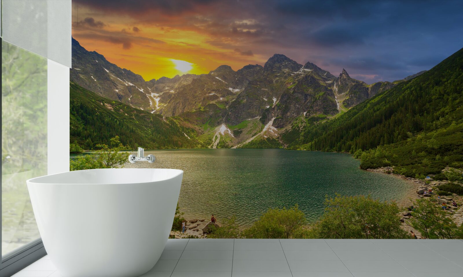 Carta da parati spettacolare tramonto dietro le catene montuose vicino al lago
