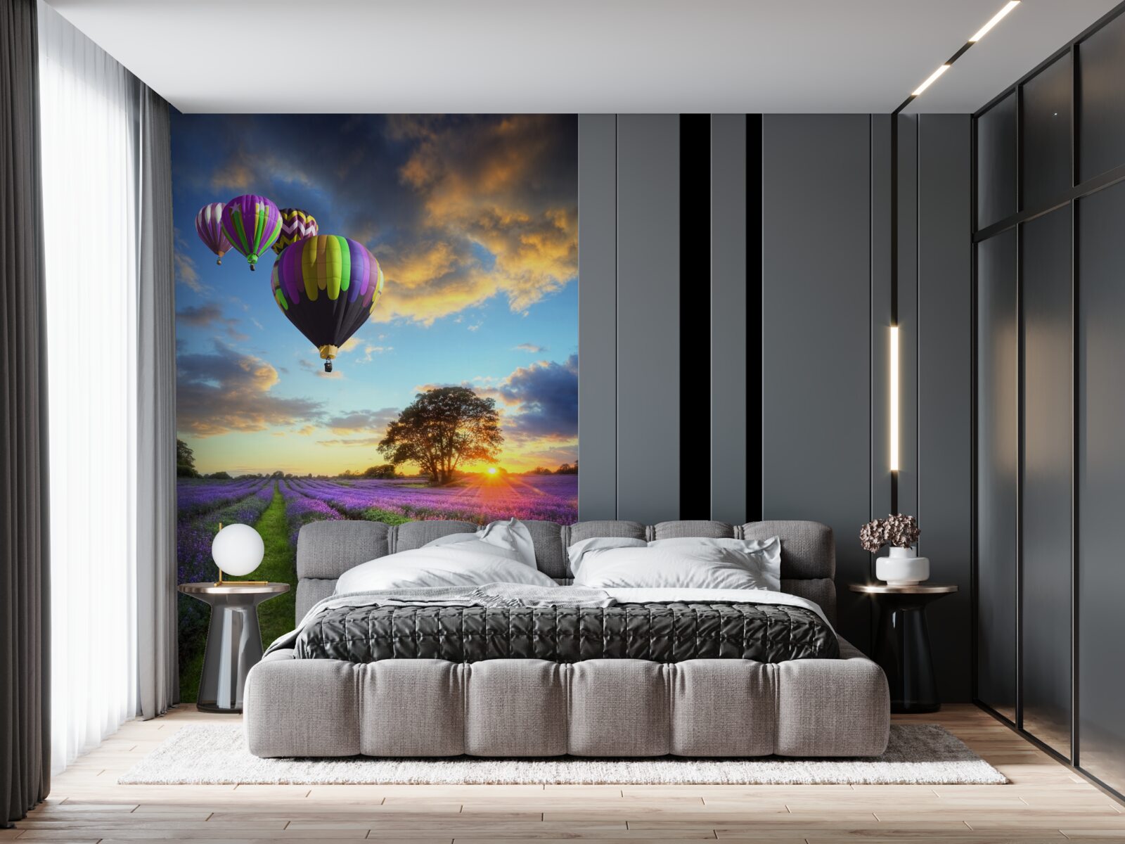 Fototapeta jasny balon na ogrzane powietrze unoszący się nad polem lawendy