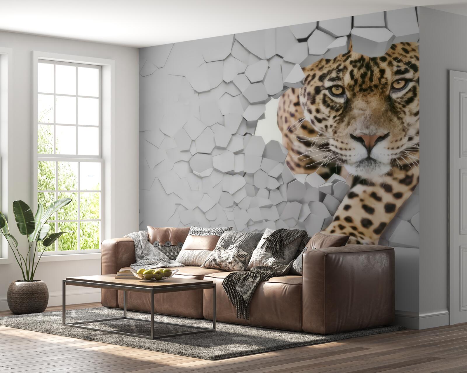 Carta da parati un leopardo emerge da un muro bianco